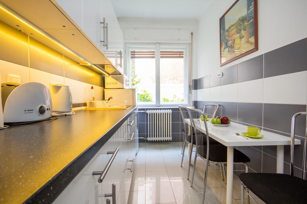 Andrassy Apartment With Inside Parking Budapest Ngoại thất bức ảnh